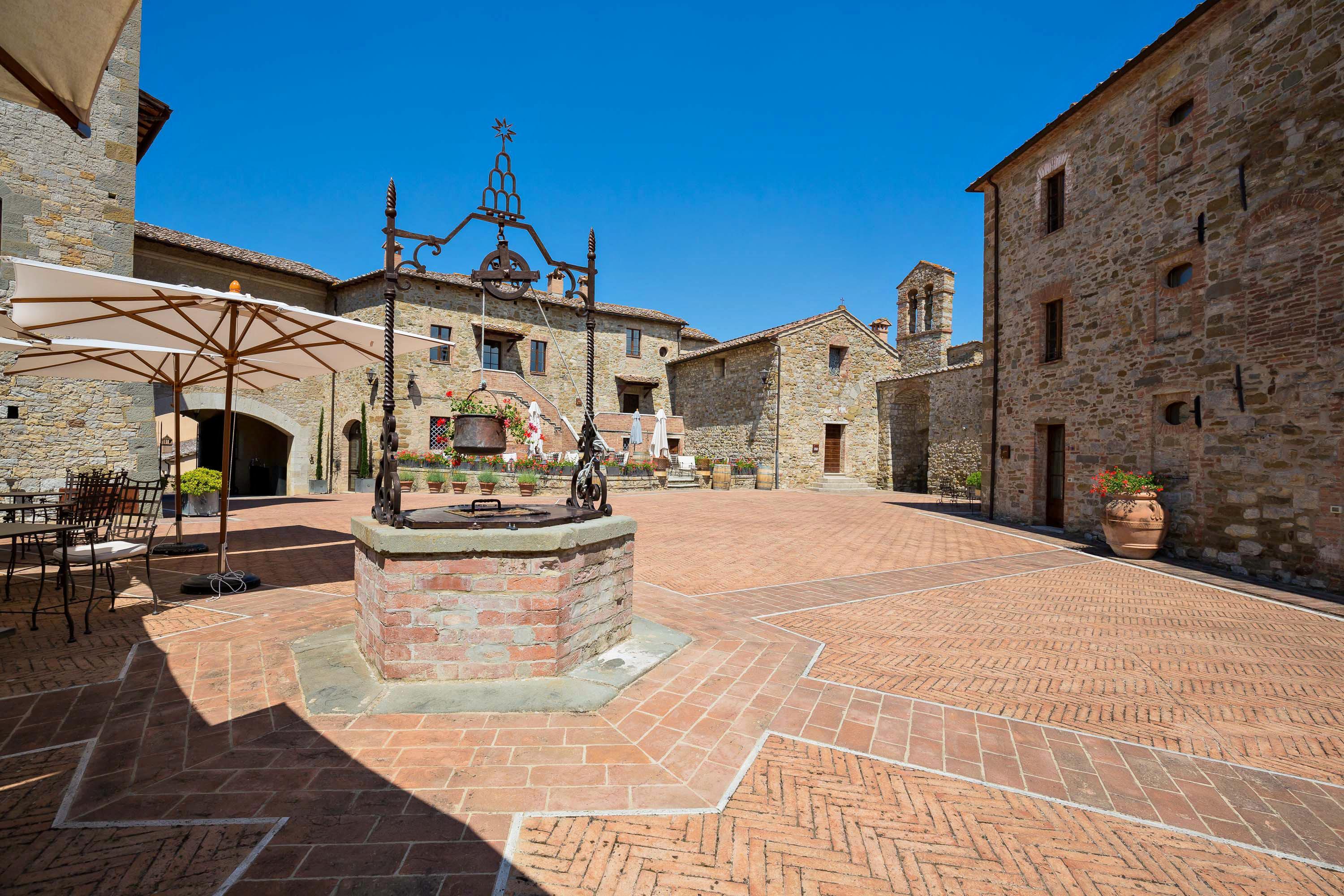 Castel Monastero - The Leading Hotels Of The World Castelnuovo Berardenga Extérieur photo