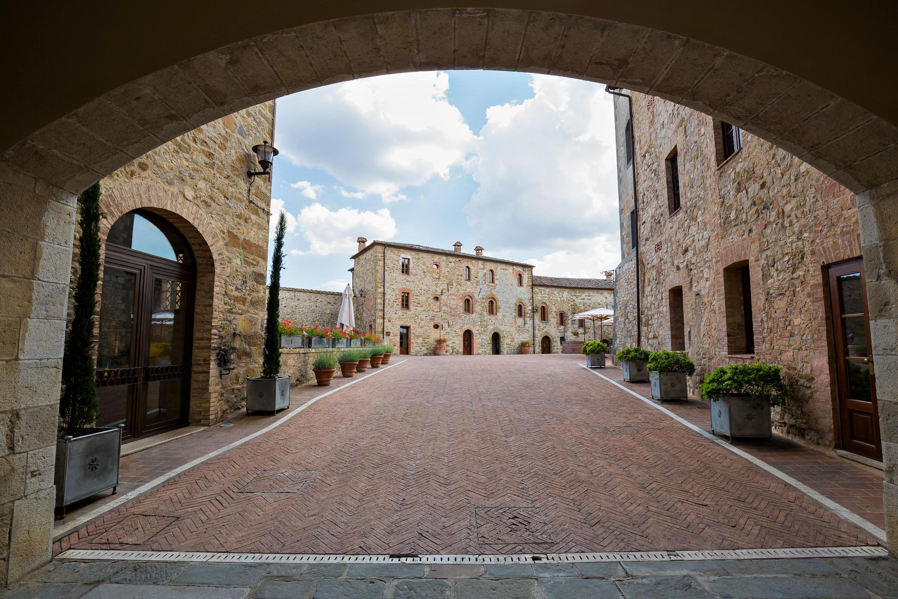 Castel Monastero - The Leading Hotels Of The World Castelnuovo Berardenga Extérieur photo